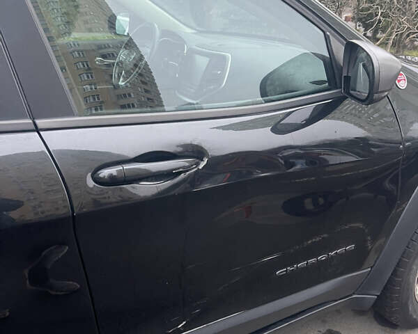 Черный Джип Чероки, объемом двигателя 3.24 л и пробегом 221 тыс. км за 15000 $, фото 8 на Automoto.ua