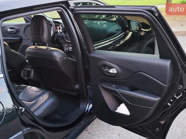 Джип Чероки 2015 в Киеве на Automoto.ua Черный Джип Чероки, объемом двигателя 3.24 л и пробегом 155 тыс. км за 15600 $, фото 12 на Automoto.ua