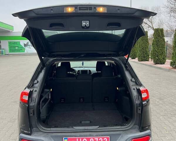 Чорний Джип Cherokee, об'ємом двигуна 2.36 л та пробігом 227 тис. км за 9600 $, фото 16 на Automoto.ua