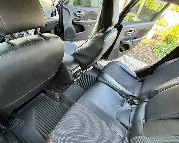 Чорний Джип Cherokee, об'ємом двигуна 2.36 л та пробігом 161 тис. км за 16000 $, фото 23 на Automoto.ua