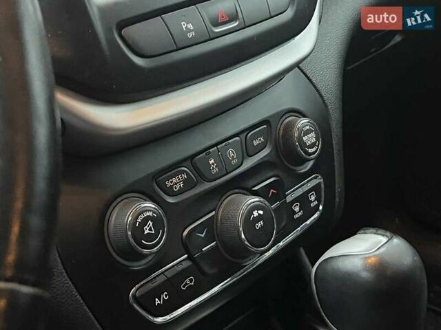 Черный Джип Чероки, объемом двигателя 3.2 л и пробегом 221 тыс. км за 14990 $, фото 20 на Automoto.ua