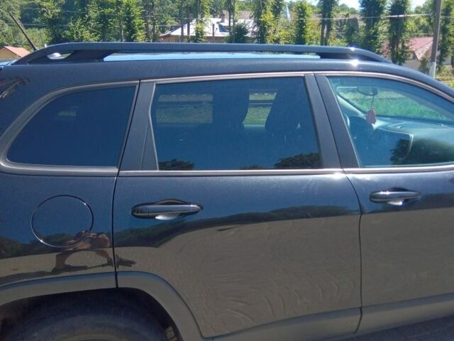 Черный Джип Чероки, объемом двигателя 2.4 л и пробегом 240 тыс. км за 12800 $, фото 9 на Automoto.ua