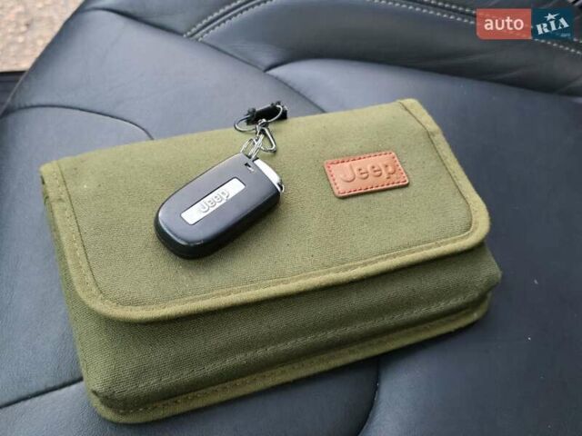 Черный Джип Чероки, объемом двигателя 2.36 л и пробегом 240 тыс. км за 12700 $, фото 82 на Automoto.ua