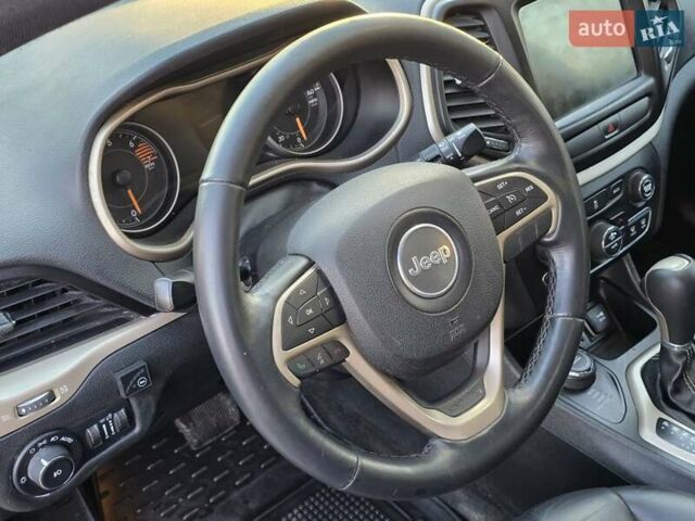 Черный Джип Чероки, объемом двигателя 2.36 л и пробегом 240 тыс. км за 12700 $, фото 29 на Automoto.ua