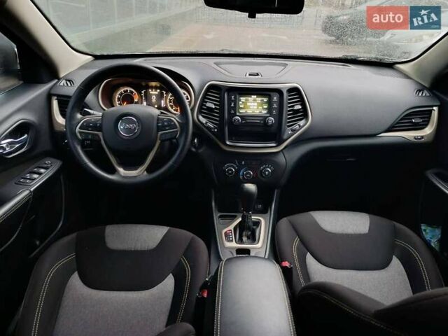 Черный Джип Чероки, объемом двигателя 2.4 л и пробегом 86 тыс. км за 12700 $, фото 19 на Automoto.ua