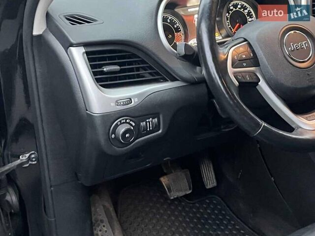 Черный Джип Чероки, объемом двигателя 3.2 л и пробегом 221 тыс. км за 14990 $, фото 17 на Automoto.ua