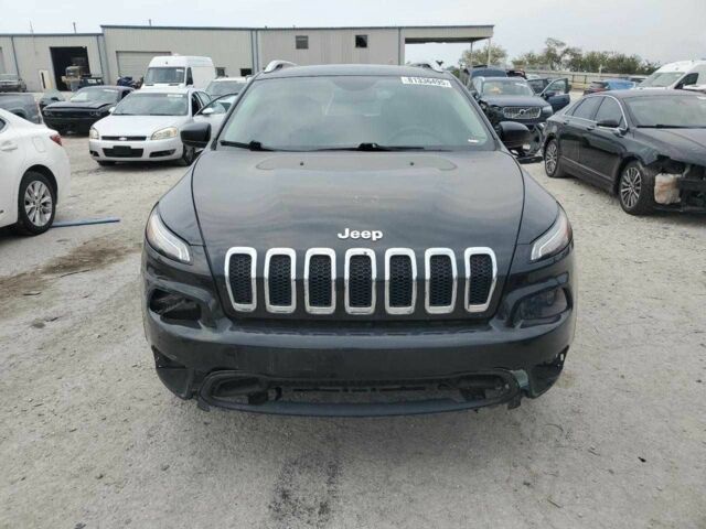 Чорний Джип Cherokee, об'ємом двигуна 0 л та пробігом 113 тис. км за 1300 $, фото 4 на Automoto.ua