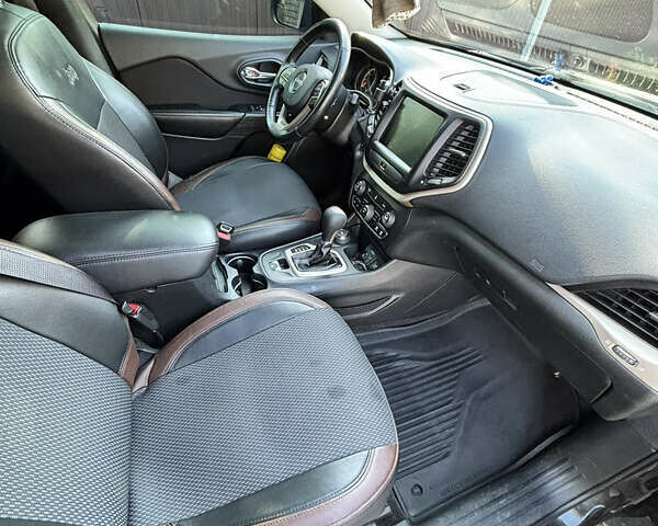 Чорний Джип Cherokee, об'ємом двигуна 2.36 л та пробігом 161 тис. км за 16000 $, фото 16 на Automoto.ua