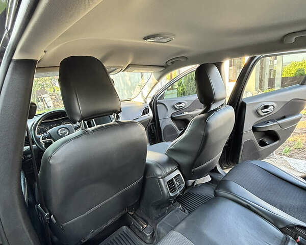 Чорний Джип Cherokee, об'ємом двигуна 2.36 л та пробігом 161 тис. км за 16000 $, фото 22 на Automoto.ua