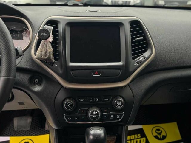 Черный Джип Чероки, объемом двигателя 3.2 л и пробегом 243 тыс. км за 12900 $, фото 12 на Automoto.ua