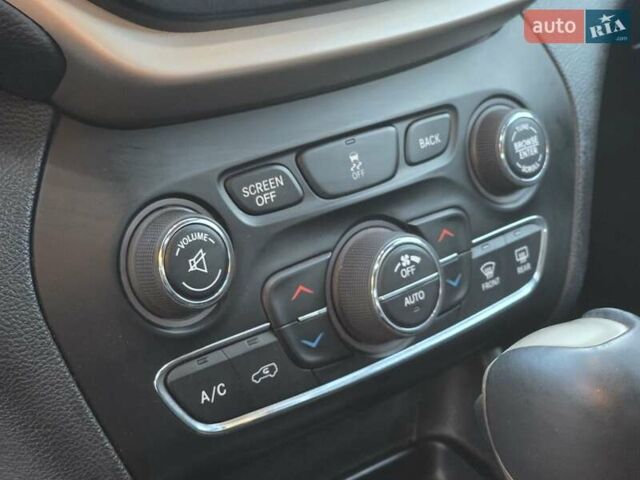 Черный Джип Чероки, объемом двигателя 2.36 л и пробегом 240 тыс. км за 12700 $, фото 36 на Automoto.ua