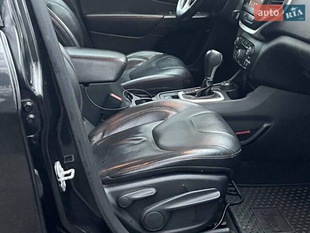 Черный Джип Чероки, объемом двигателя 3.2 л и пробегом 221 тыс. км за 14990 $, фото 28 на Automoto.ua