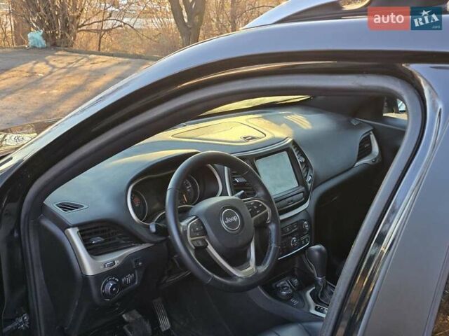 Черный Джип Чероки, объемом двигателя 2.36 л и пробегом 240 тыс. км за 12700 $, фото 26 на Automoto.ua