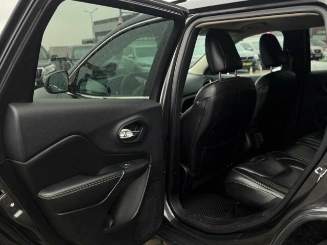 Черный Джип Чероки, объемом двигателя 3.2 л и пробегом 243 тыс. км за 12900 $, фото 20 на Automoto.ua