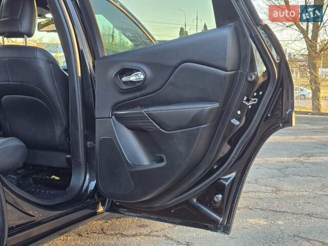 Черный Джип Чероки, объемом двигателя 2.36 л и пробегом 240 тыс. км за 12700 $, фото 53 на Automoto.ua