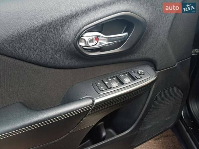 Черный Джип Чероки, объемом двигателя 2.4 л и пробегом 86 тыс. км за 12700 $, фото 16 на Automoto.ua