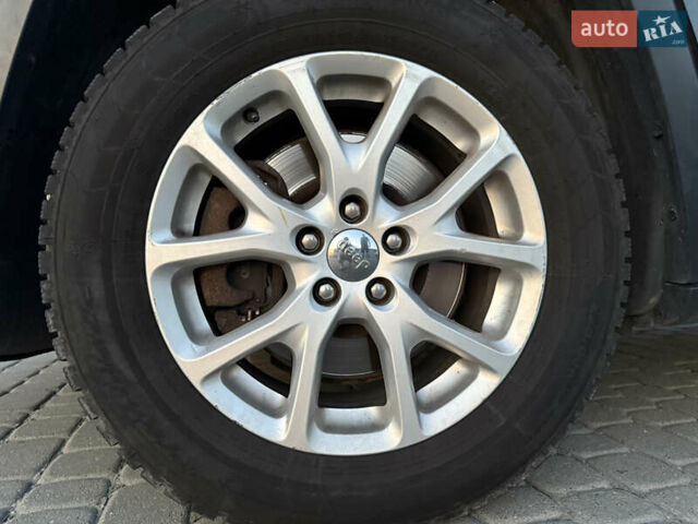 Чорний Джип Cherokee, об'ємом двигуна 2.36 л та пробігом 260 тис. км за 11900 $, фото 14 на Automoto.ua