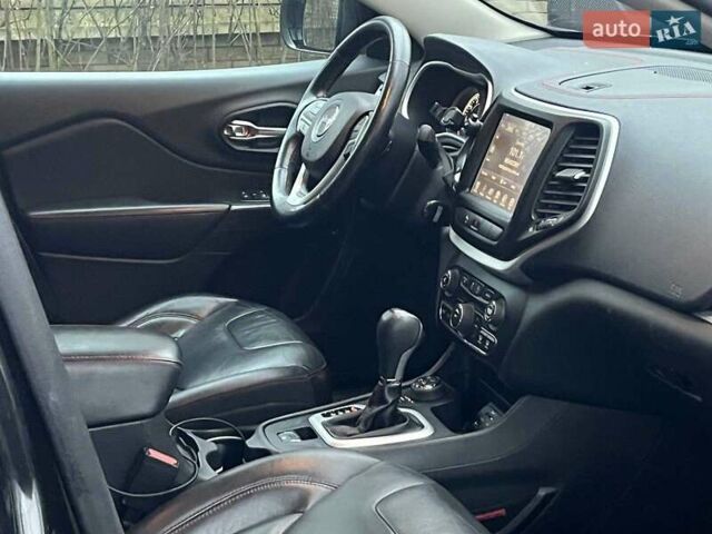 Черный Джип Чероки, объемом двигателя 3.2 л и пробегом 221 тыс. км за 14990 $, фото 26 на Automoto.ua