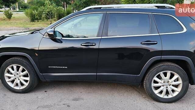 Джип Чероки 2015 в Киеве на Automoto.ua Черный Джип Чероки, объемом двигателя 3.24 л и пробегом 155 тыс. км за 15600 $, фото 4 на Automoto.ua