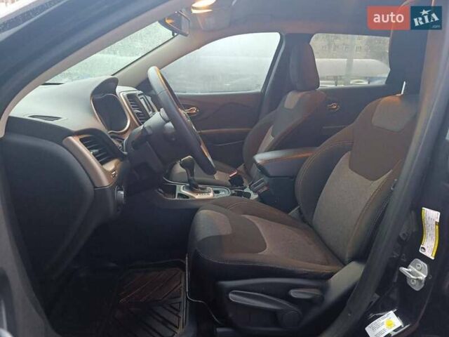 Черный Джип Чероки, объемом двигателя 2.4 л и пробегом 86 тыс. км за 12700 $, фото 8 на Automoto.ua