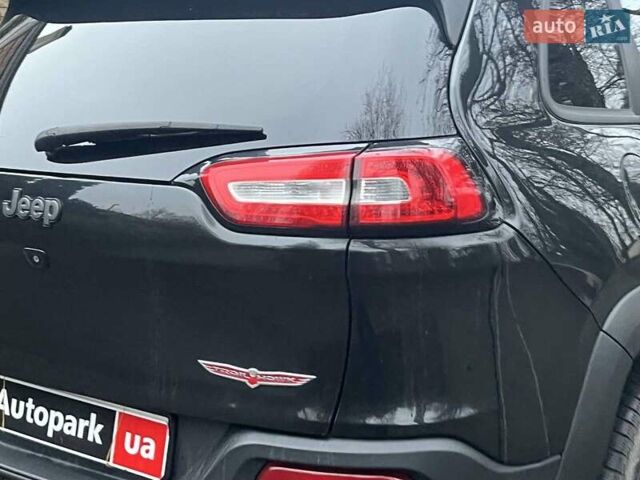 Черный Джип Чероки, объемом двигателя 3.2 л и пробегом 221 тыс. км за 14990 $, фото 8 на Automoto.ua