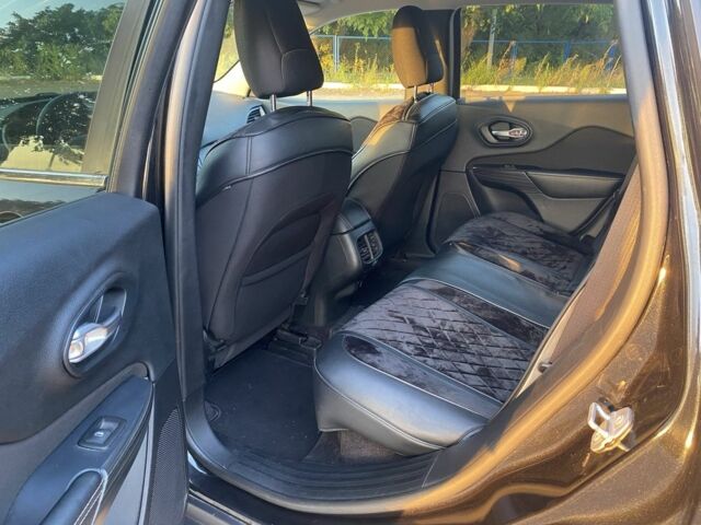 Чорний Джип Cherokee, об'ємом двигуна 2.4 л та пробігом 133 тис. км за 13500 $, фото 7 на Automoto.ua