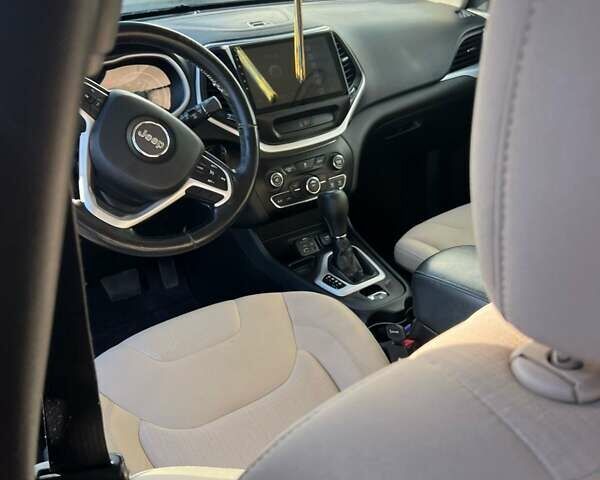 Черный Джип Чероки, объемом двигателя 2.4 л и пробегом 198 тыс. км за 13200 $, фото 4 на Automoto.ua