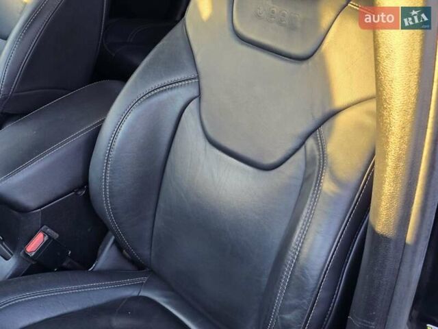 Черный Джип Чероки, объемом двигателя 2.36 л и пробегом 240 тыс. км за 12700 $, фото 24 на Automoto.ua