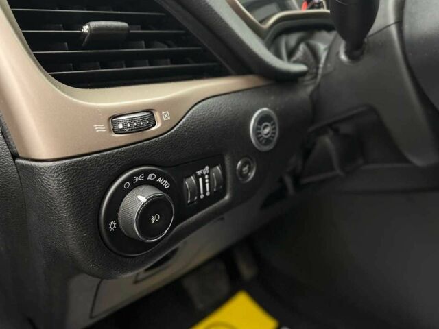 Черный Джип Чероки, объемом двигателя 3.2 л и пробегом 243 тыс. км за 12900 $, фото 11 на Automoto.ua