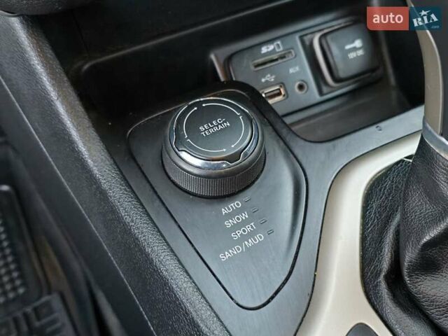 Черный Джип Чероки, объемом двигателя 2.36 л и пробегом 240 тыс. км за 12700 $, фото 34 на Automoto.ua