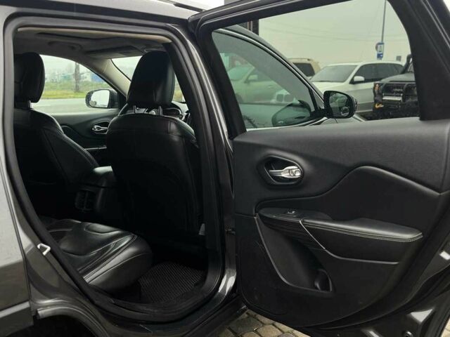 Черный Джип Чероки, объемом двигателя 3.2 л и пробегом 243 тыс. км за 12900 $, фото 17 на Automoto.ua