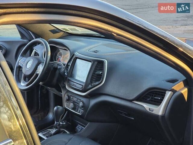 Черный Джип Чероки, объемом двигателя 2.36 л и пробегом 240 тыс. км за 12700 $, фото 58 на Automoto.ua