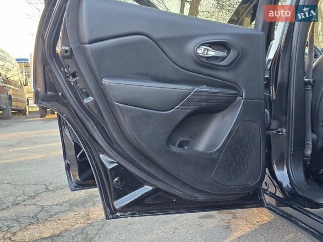 Черный Джип Чероки, объемом двигателя 2.36 л и пробегом 240 тыс. км за 12700 $, фото 47 на Automoto.ua