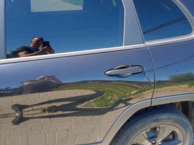 Черный Джип Чероки, объемом двигателя 2.4 л и пробегом 240 тыс. км за 12800 $, фото 1 на Automoto.ua