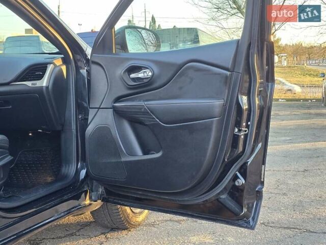 Черный Джип Чероки, объемом двигателя 2.36 л и пробегом 240 тыс. км за 12700 $, фото 59 на Automoto.ua