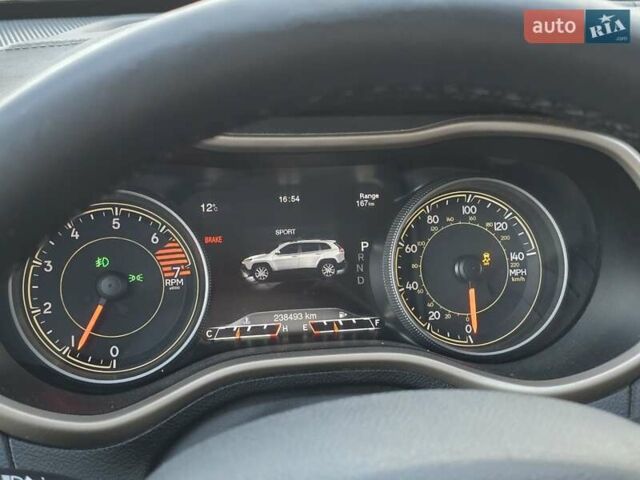 Черный Джип Чероки, объемом двигателя 2.36 л и пробегом 240 тыс. км за 12700 $, фото 91 на Automoto.ua