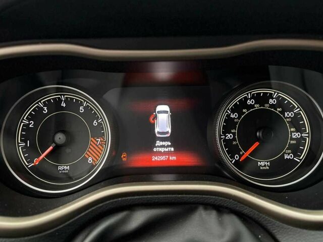 Черный Джип Чероки, объемом двигателя 3.2 л и пробегом 243 тыс. км за 12900 $, фото 10 на Automoto.ua