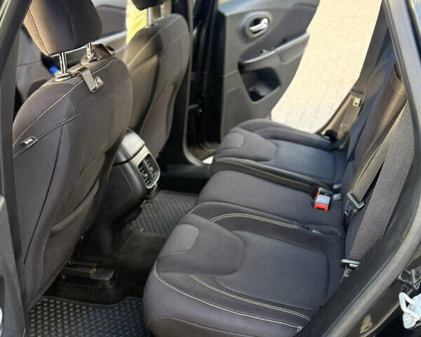 Чорний Джип Cherokee, об'ємом двигуна 2.36 л та пробігом 232 тис. км за 11700 $, фото 10 на Automoto.ua