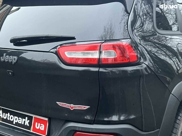 Черный Джип Чероки, объемом двигателя 3.2 л и пробегом 221 тыс. км за 14940 $, фото 8 на Automoto.ua