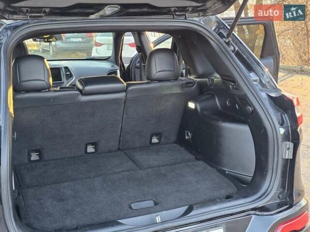 Черный Джип Чероки, объемом двигателя 2.36 л и пробегом 240 тыс. км за 12700 $, фото 68 на Automoto.ua