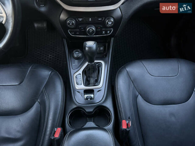 Черный Джип Чероки, объемом двигателя 2.36 л и пробегом 261 тыс. км за 10900 $, фото 14 на Automoto.ua