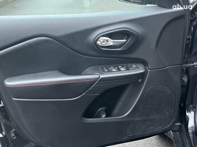 Черный Джип Чероки, объемом двигателя 3.2 л и пробегом 221 тыс. км за 14940 $, фото 14 на Automoto.ua