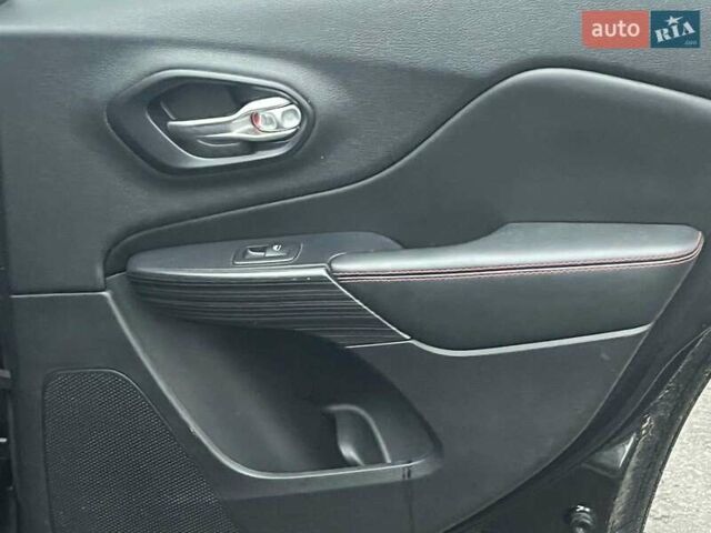 Черный Джип Чероки, объемом двигателя 3.2 л и пробегом 221 тыс. км за 14990 $, фото 27 на Automoto.ua