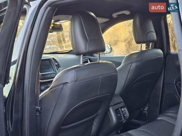 Черный Джип Чероки, объемом двигателя 2.36 л и пробегом 240 тыс. км за 12700 $, фото 44 на Automoto.ua