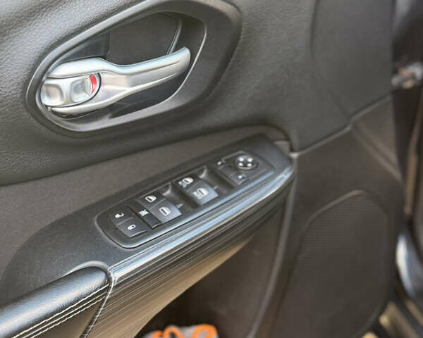 Чорний Джип Cherokee, об'ємом двигуна 2.36 л та пробігом 232 тис. км за 11700 $, фото 8 на Automoto.ua