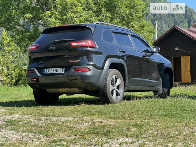 Чорний Джип Cherokee, об'ємом двигуна 0 л та пробігом 130 тис. км за 16700 $, фото 2 на Automoto.ua