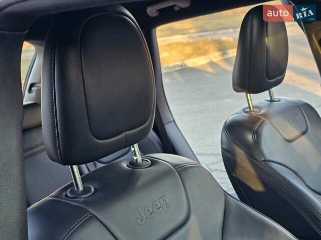 Черный Джип Чероки, объемом двигателя 2.36 л и пробегом 240 тыс. км за 12700 $, фото 57 на Automoto.ua