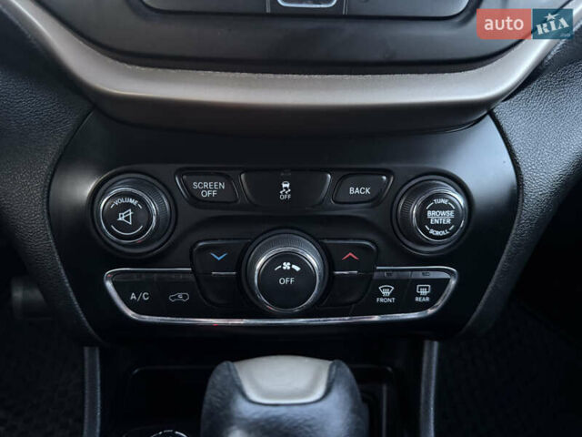 Чорний Джип Cherokee, об'ємом двигуна 2.36 л та пробігом 260 тис. км за 11900 $, фото 24 на Automoto.ua