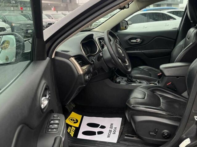 Черный Джип Чероки, объемом двигателя 3.2 л и пробегом 243 тыс. км за 12900 $, фото 18 на Automoto.ua