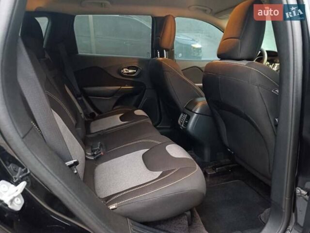 Черный Джип Чероки, объемом двигателя 2.4 л и пробегом 86 тыс. км за 12700 $, фото 13 на Automoto.ua